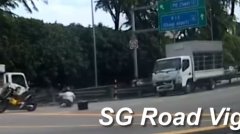 罗厘摩托车追尾碰撞 骑士